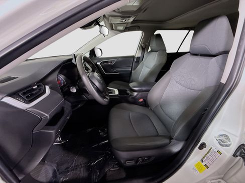 Used 2022 Toyota RAV4 XLE w/ Convenience Package FWD image 22