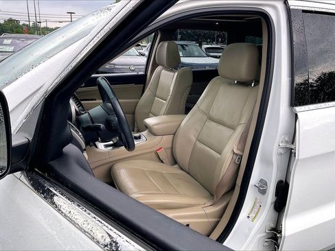 Used 2018 Jeep Grand Cherokee Limited w/ Luxury Group II AWD/4WD image 9