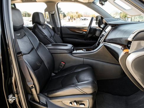 Used 2018 Cadillac Escalade Luxury image 34