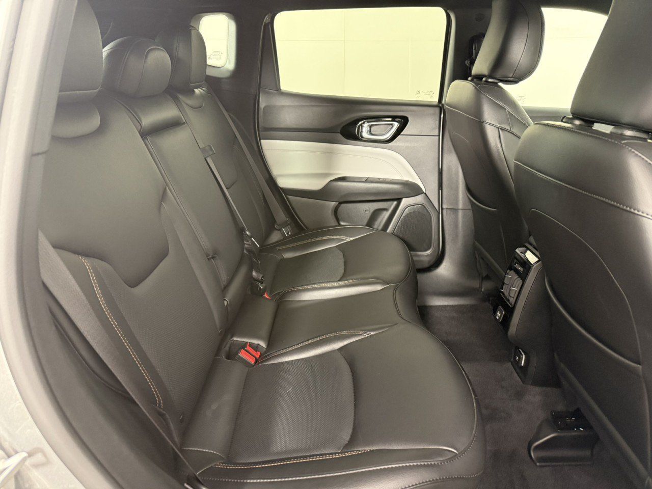 Used 2023 Jeep Compass Limited w/ Mopar Graphics Package AWD/4WD image 13