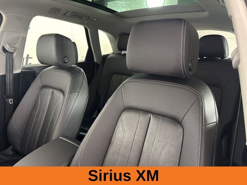 Used 2022 Audi Q5 2.0T Premium w/ Convenience Package image 12