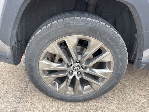 Used 2020 Toyota RAV4 XLE Premium image 7