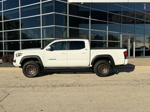 Used 2022 Toyota Tacoma SR5 w/ Trail Edition image 6