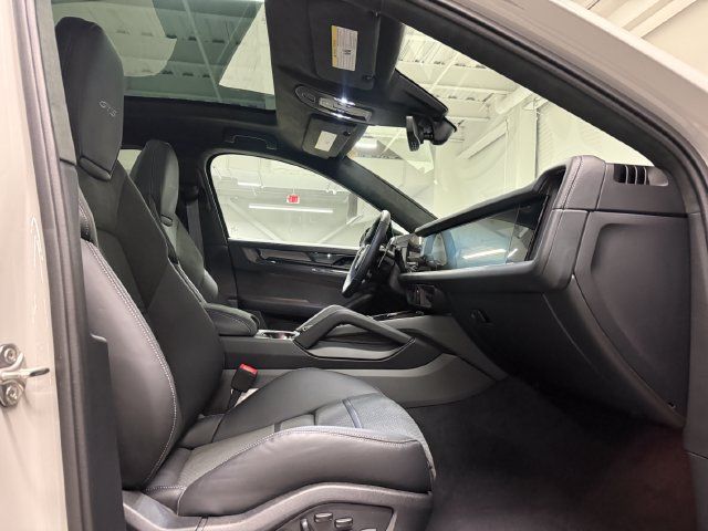 Certified 2026 Porsche Cayenne GTS AWD/4WD image 27