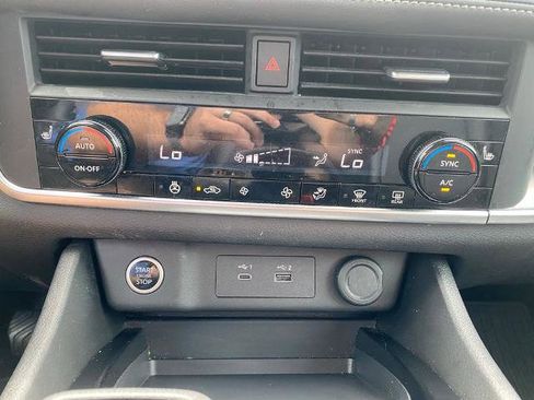 Used 2023 Nissan Rogue SV w/ SV Premium B Package FWD image 22