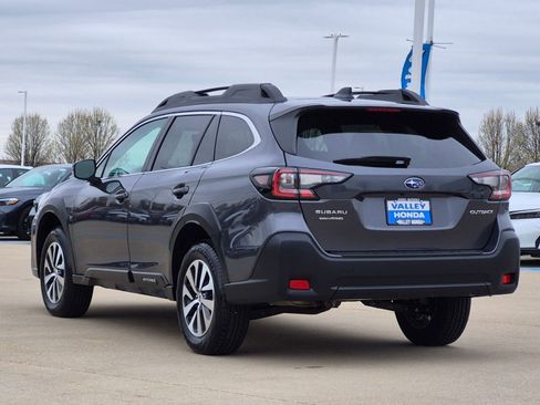 Used 2025 Subaru Outback Premium w/ Popular Package #1A image 8