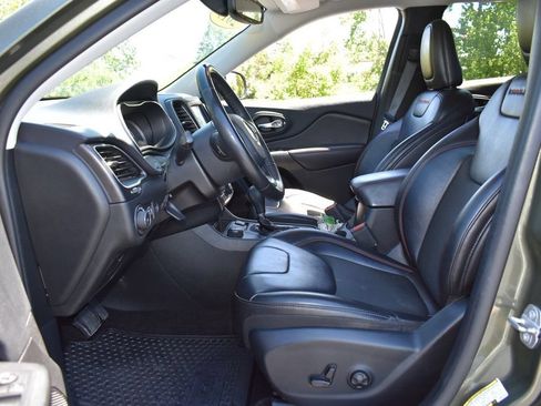 Used 2019 Jeep Cherokee Trailhawk w/ Comfort/Convenience Group AWD/4WD image 11