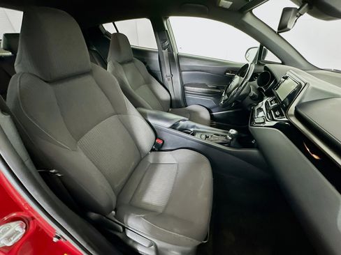 Used 2018 Toyota C-HR XLE image 27