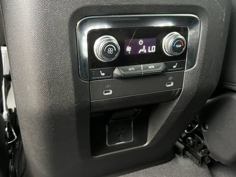 Used 2023 GMC Yukon AT4 w/ AT4 Premium Package AWD/4WD image 15