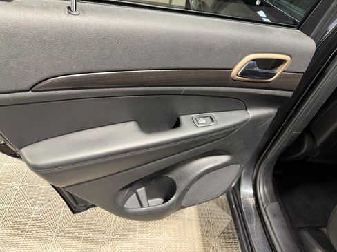 Used 2015 Jeep Grand Cherokee Altitude AWD/4WD image 22