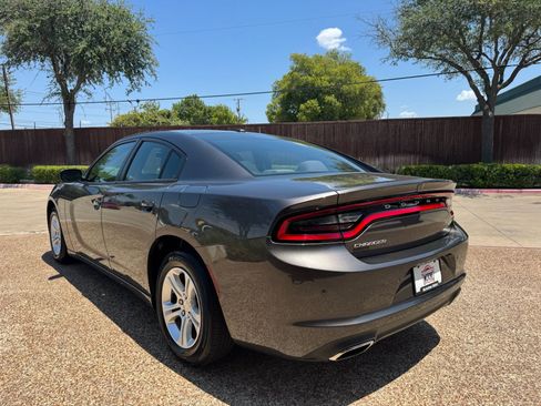 Used 2020 Dodge Charger SXT RWD image 7