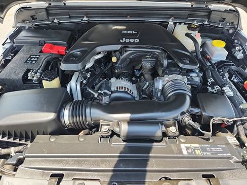 Used 2018 Jeep Wrangler Unlimited Sahara w/ Dual Top Group AWD/4WD image 28