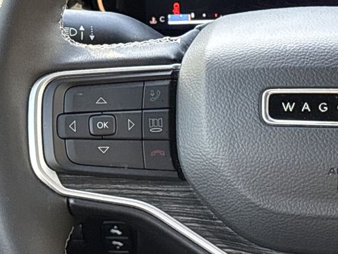 Used 2023 Jeep Wagoneer Series II w/ Premium Group I AWD/4WD image 22