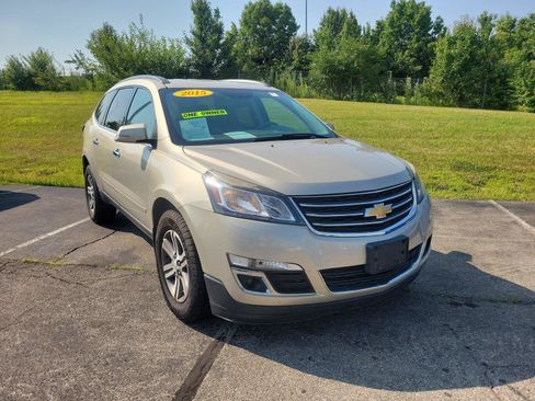 Used 2015 Chevrolet Traverse LT w/ Traveler's Package FWD image 2