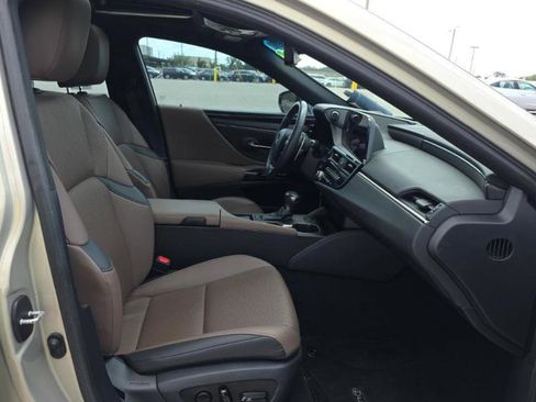 Used 2023 Lexus ES 350 w/ Accessory Package (Z2) FWD image 7