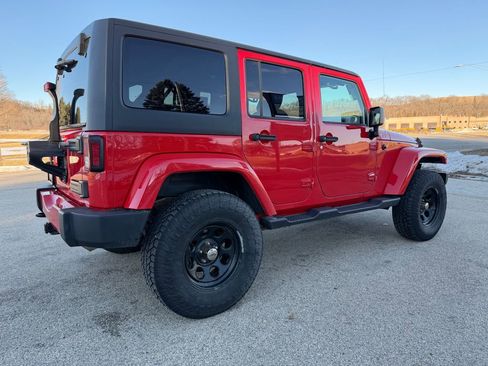 Used 2018 Jeep Wrangler Unlimited Sahara w/ Connectivity Group image 6