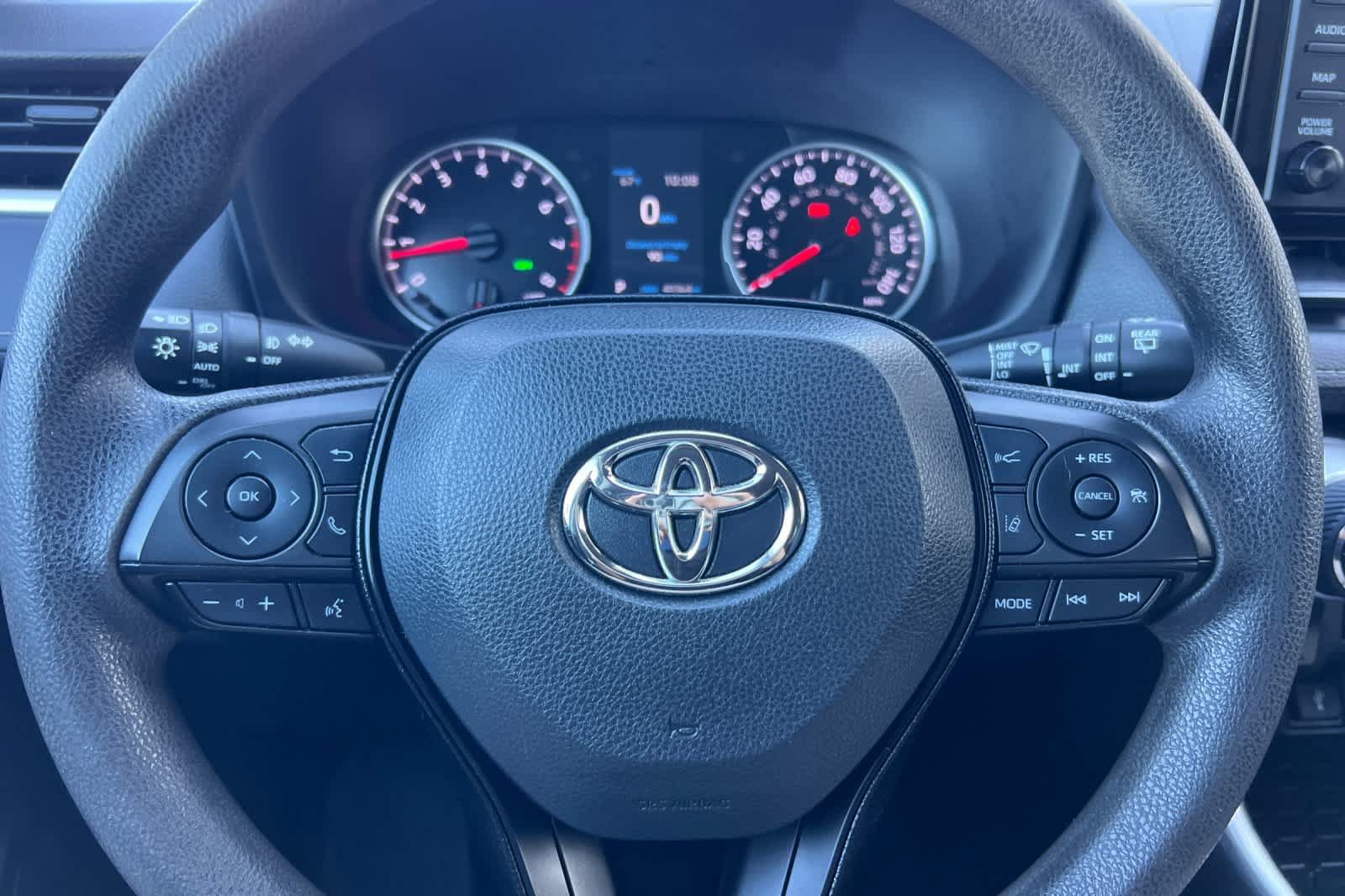 Certified 2021 Toyota RAV4 XLE FWD image 25