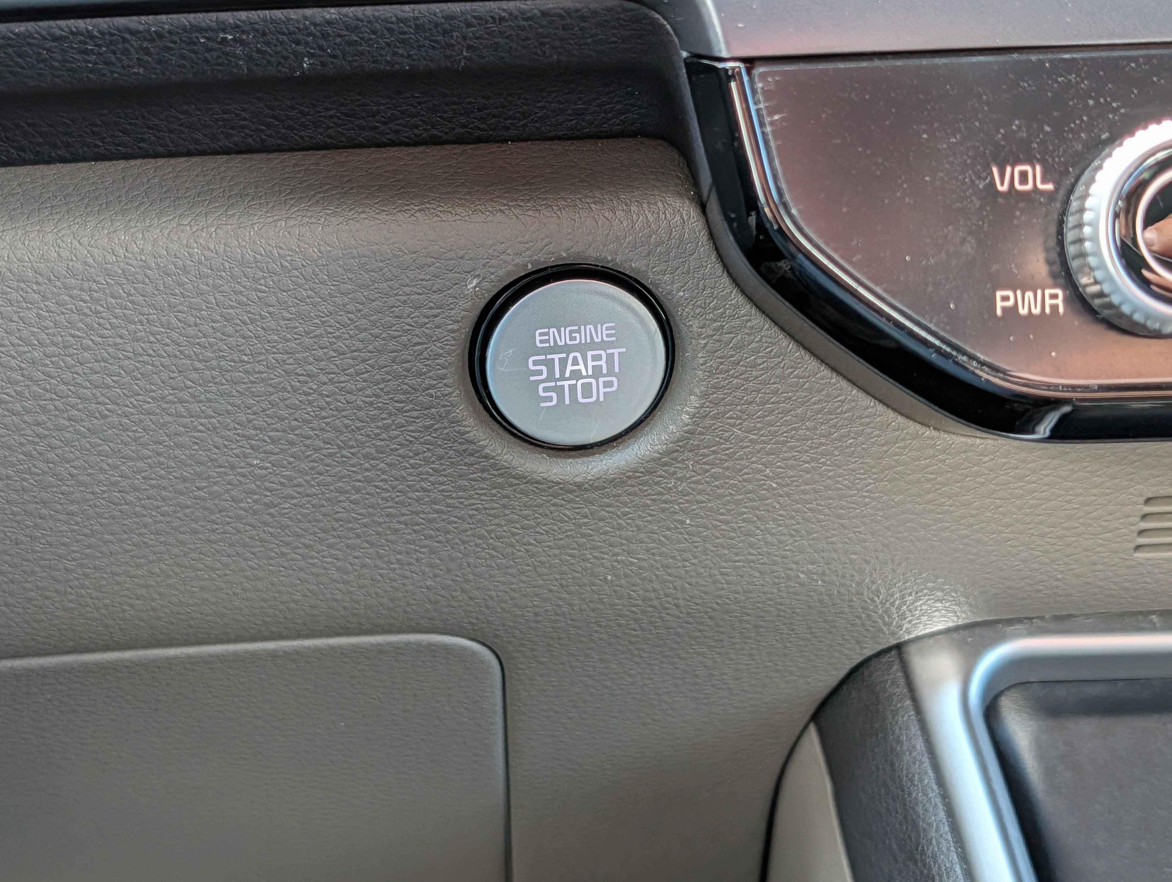 Certified 2025 Kia Carnival FWD image 29