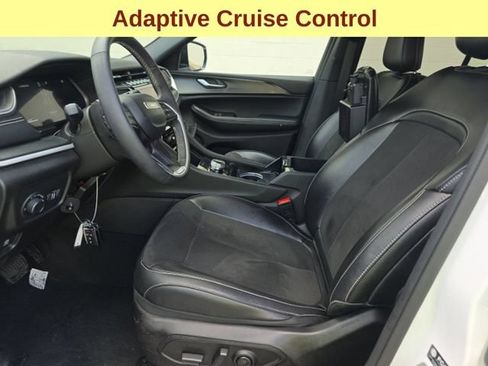 Used 2023 Jeep Grand Cherokee Altitude AWD/4WD image 10