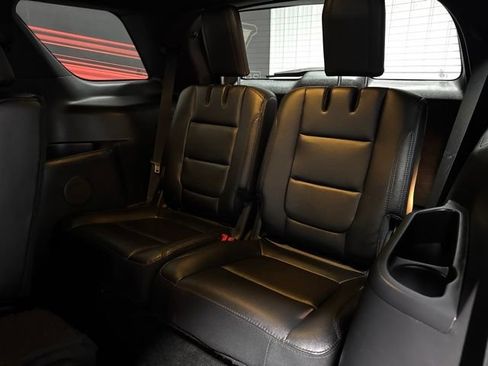 Used 2016 Ford Explorer XLT w/ Equipment Group 202A AWD/4WD image 16