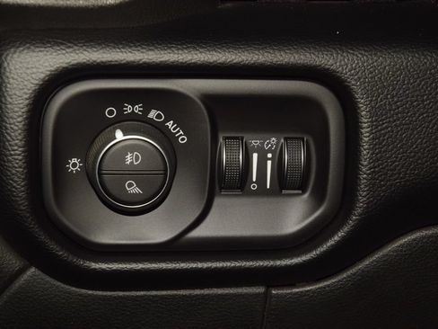 Used 2020 RAM 2500 Big Horn w/ Level 2 Equipment Group AWD/4WD image 36