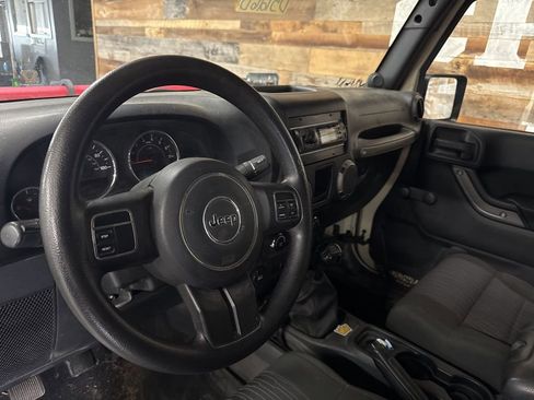 Used 2011 Jeep Wrangler Unlimited Sport image 8