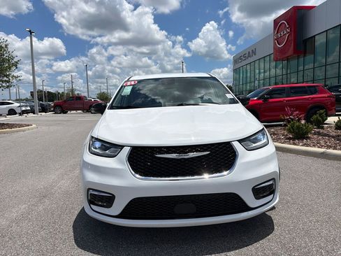 Used 2024 Chrysler Pacifica Limited FWD image 2