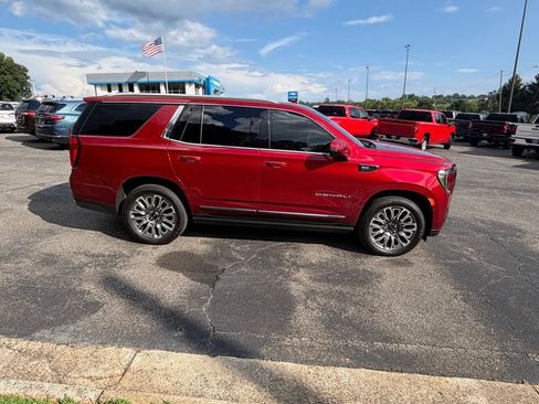 Used 2024 GMC Yukon Denali Ultimate w/ LPO, Floor Liner Package AWD/4WD image 7