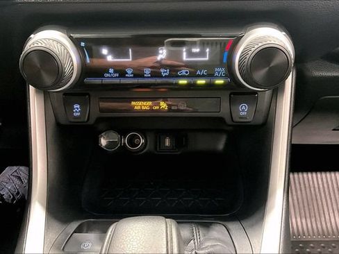 Used 2020 Toyota RAV4 LE AWD/4WD image 20
