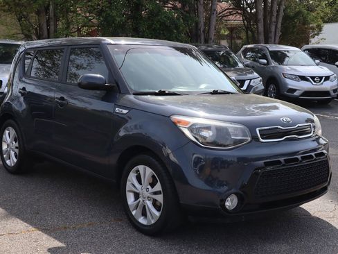 Used 2016 Kia Soul + FWD image 3