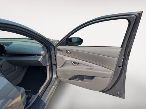 Used 2024 Hyundai Elantra SEL w/ Convenience Package FWD image 23