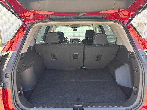 Used 2024 GMC Terrain SLE image 13