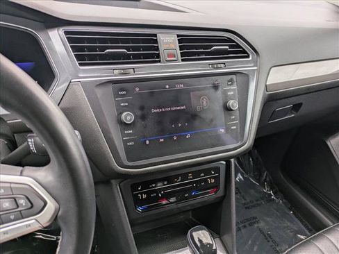Used 2022 Volkswagen Tiguan SE FWD image 12