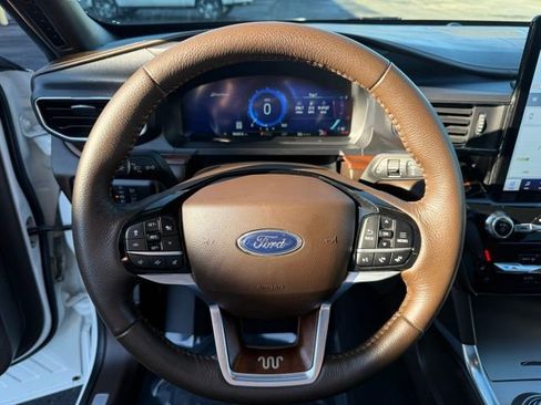 Used 2024 Ford Explorer King Ranch w/ Technology Package image 21
