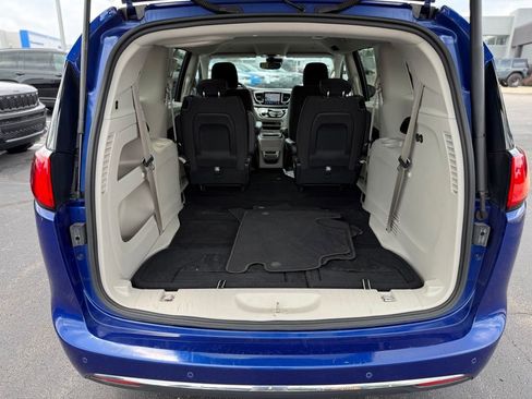 Used 2019 Chrysler Pacifica Touring Plus w/ Advanced Safetytec Group FWD image 27