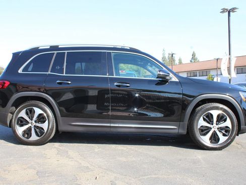 Used 2025 Mercedes-Benz GLB 250 4MATIC image 41