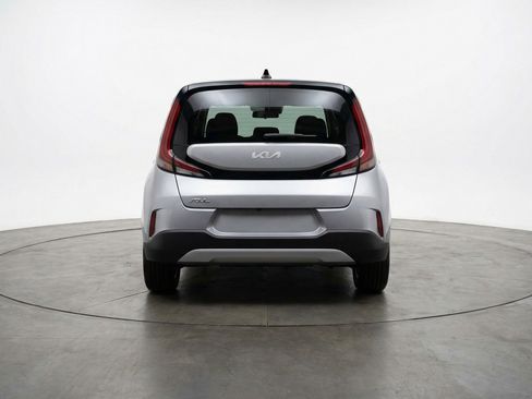 Used 2025 Kia Soul LX w/ LX Technology Package FWD image 7