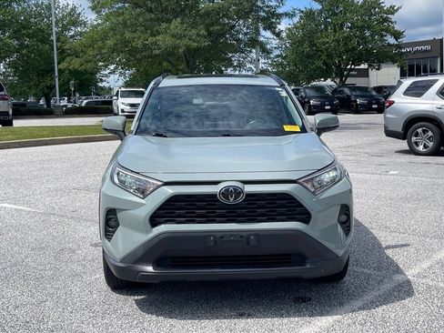 Used 2019 Toyota RAV4 XLE w/ Carpet Mat Package AWD/4WD image 2