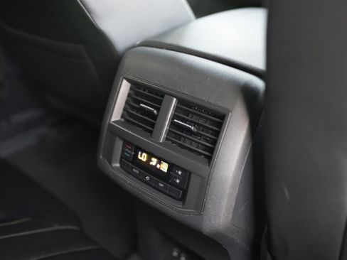 Certified 2022 Volkswagen Atlas SE image 28