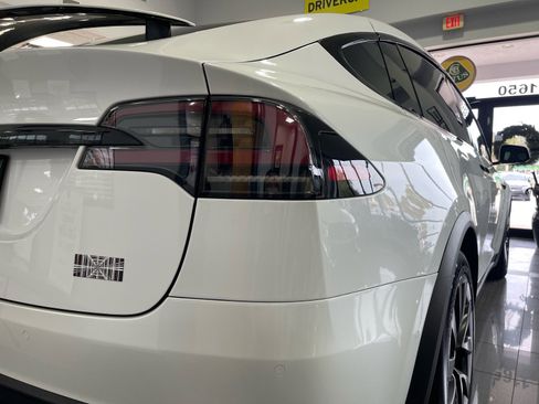 Used 2023 Tesla Model X Plaid image 17