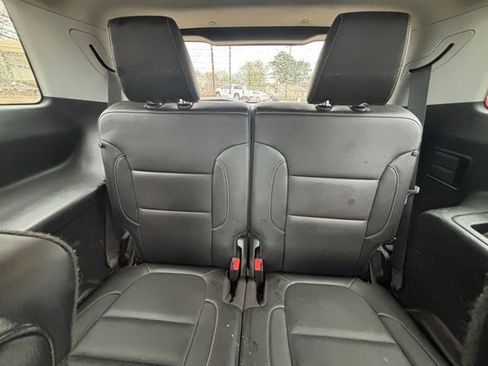 Used 2023 GMC Acadia SLT w/ Preferred Package image 23