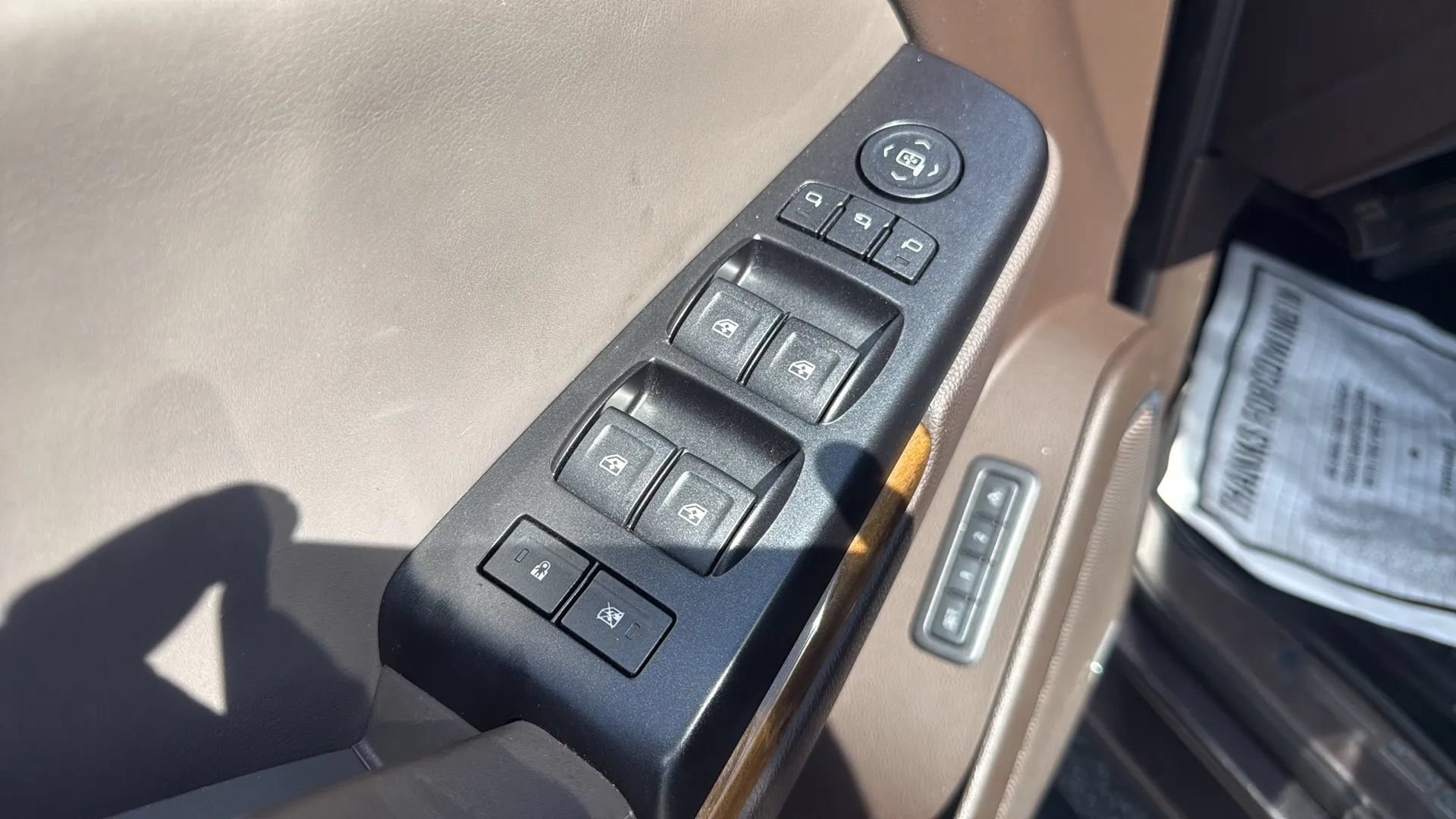 Used 2015 GMC Yukon XL Denali w/ Premium Package AWD/4WD image 22
