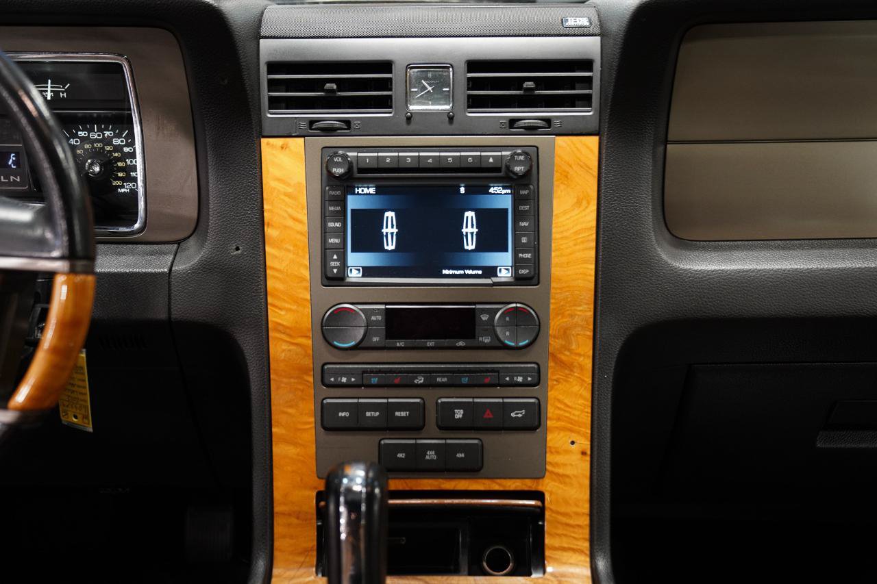 Used 2012 Lincoln Navigator 4WD image 34