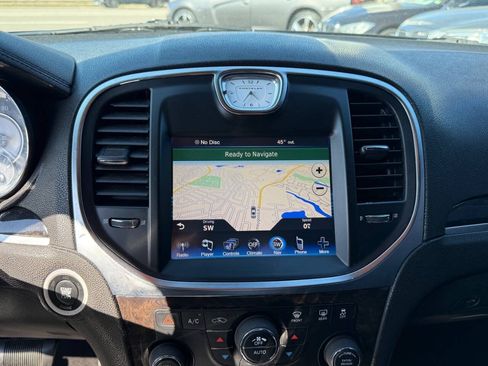 Used 2014 Chrysler 300 C RWD image 19