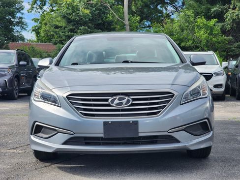Used 2017 Hyundai Sonata SE FWD image 2