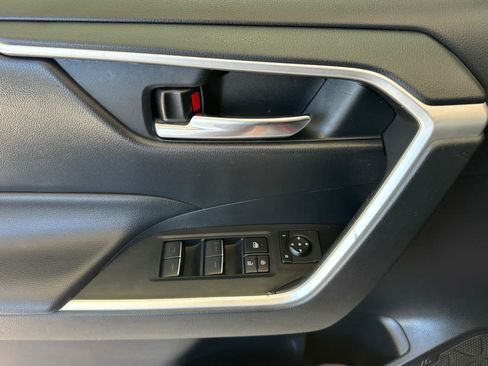 Used 2022 Toyota RAV4 XLE image 12