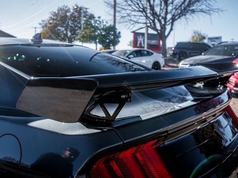 Used 2022 Ford Mustang Shelby GT500 w/ Carbon Fiber Track Pack image 39