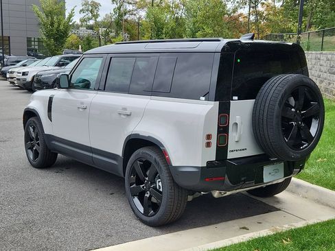 Used 2026 Land Rover Defender 110 S image 12