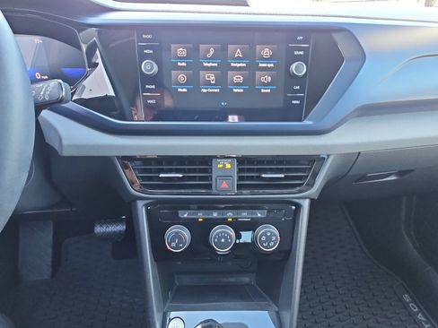 Used 2023 Volkswagen Taos SE w/ Panoramic Sunroof Package FWD image 19