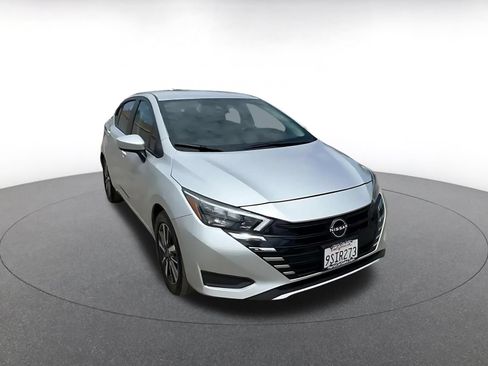 Used 2025 Nissan Versa SV FWD image 3